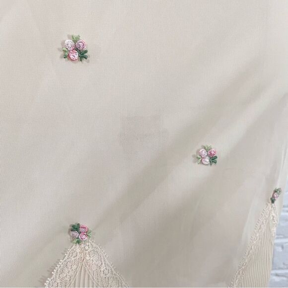 VINTAGE Movie Star Night Gown Pleated Ribbed Lace Trim Embellished Flowers Sz 40 - Picture 6 of 11